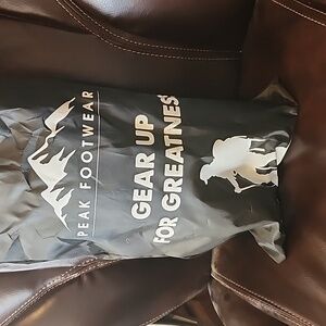 NWT PINK PEAK FOOTWEAR RUNNING/SWIMMING SPORTS SHOES